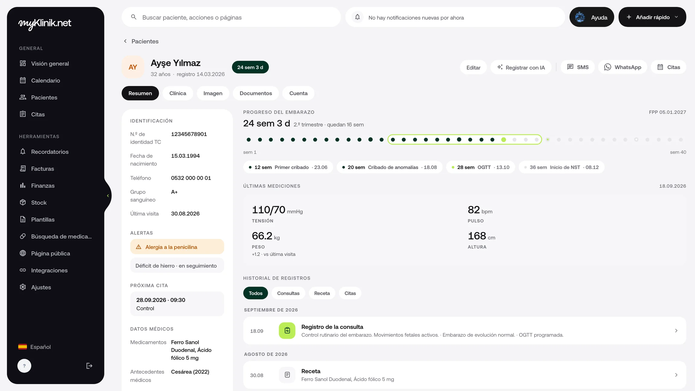 Historial de visitas e información clínica en un expediente de paciente de MyKlinik